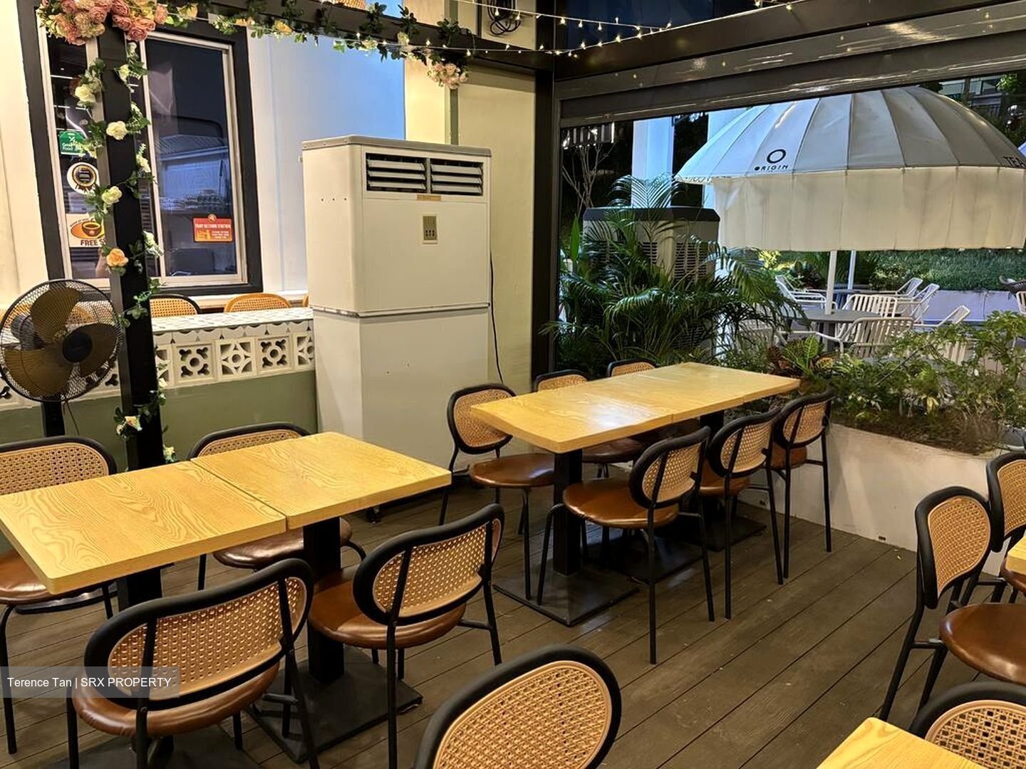 Maxwell Food Centre (D1), Retail #457428291